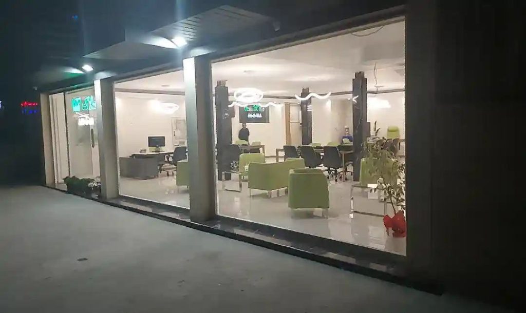 کروکی داروخانه بر خیابان گاندی