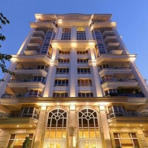 ساختمان پزشکان نوساز  در میدان ونک