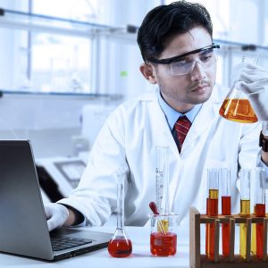 داروساز جهت گرفتن مجوز خام در کلاردشت