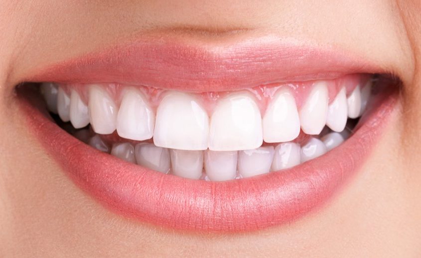 دندانپزشکی داخل درمانگاه در هشتگرد
