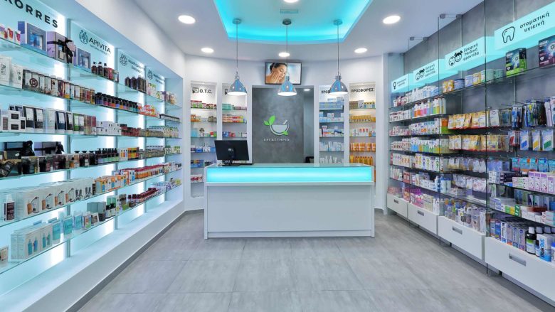 داروخانه شبانه‌روزی قدیمی در اطراف کرج